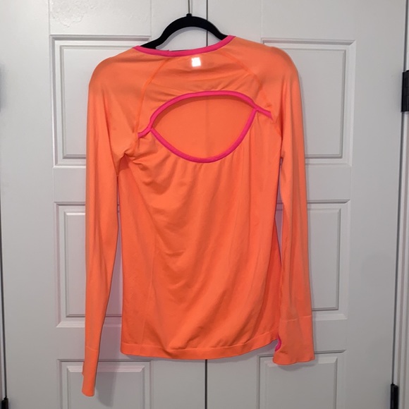 Victoria’s Secret VSX Performance Workout Orange Shirt with Cutout in Back NWOT - Picture 4 of 4